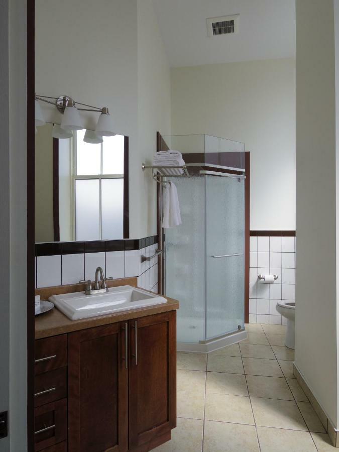 Water Suites Шарлъттаун Екстериор снимка